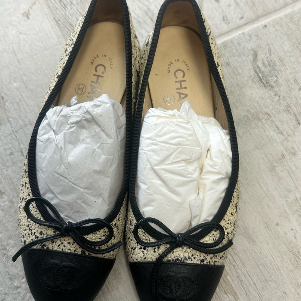 CHANEL Women's Black and Cream Loafers